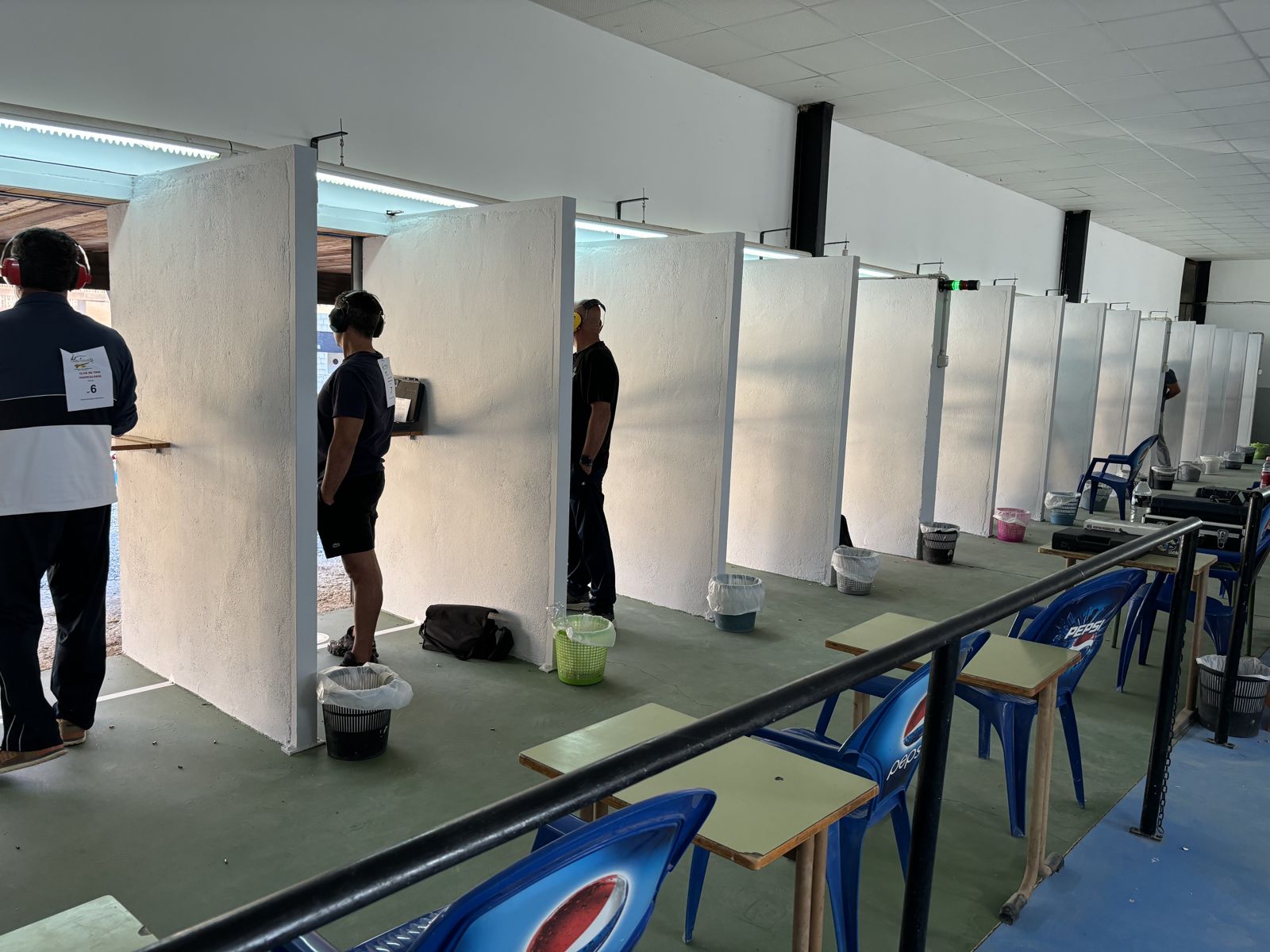 Tiradores en la galería de tiro